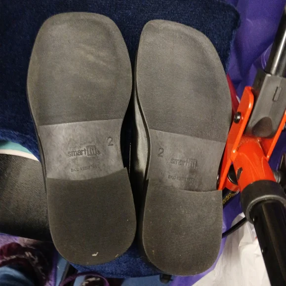 Pre-loved Boys Black leather shoes - Picture 2 of 2